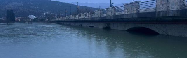 ZETA NARASLA DO 12 METARA! Evakuacije u Danilovgradu, poplavljeno oko 30 kuća i pet ugostiteljskih objekata