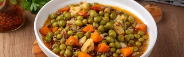 Kulinarski trik koji menja igru: Zgusnite grašak bez zaprške - ukusan i lak za stomak