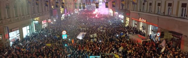 SARAJEVO NOĆAS NIJE SPAVALO! Desetine hiljada navijača dočekalo svoje heroje: Pogledajte kako se u Bosni slavio plasman na Mundijal! (VIDEO)