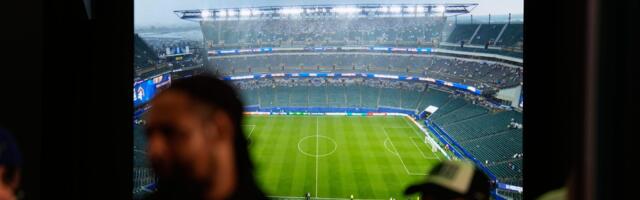Rigorozni američki zakoni prekinuli meč Francuske, ljudi bežali sa stadiona! (VIDEO)