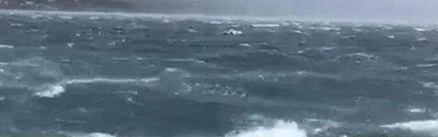 METEOCUNAMI POGODIO HVAR! More se podiglo za više od 30 cm i IZLILO NA ULICE, a onda se desio najgori SCENARIO