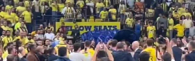 Haos: Navijači Fenera napali igrače Monaka (VIDEO)
