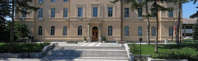 U Mionici isečene gume na vozilima Novosađana koji posmatraju izbore (FOTO)