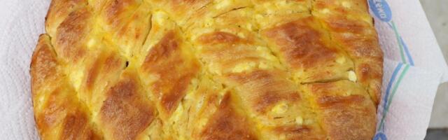 Lisnata pogača sa Zlatara: Recept koji je zaludeo domaćice - mekša od pamuka, hrskava spolja, nestaje za 5 minuta!