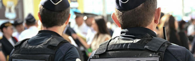 Полицајци заплењени кокаин замењивали гипсом и шећером