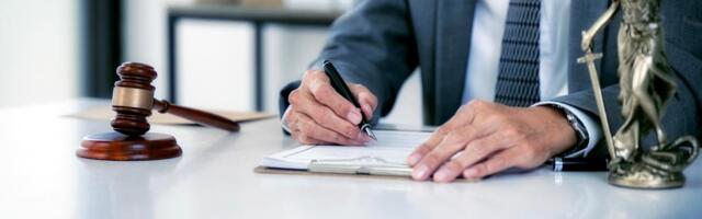 Država plaća advokata, a građani to ne znaju: Ko sve ima pravo na besplatnu pravnu pomoć u Srbiji