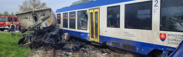 TRAGEDIJA U SLOVAČKOJ! Sudarili se VOZ I KAMION: Horor scene na pružnom prelazu, vozilo POTPUNO ZGUŽVANO (FOTO)