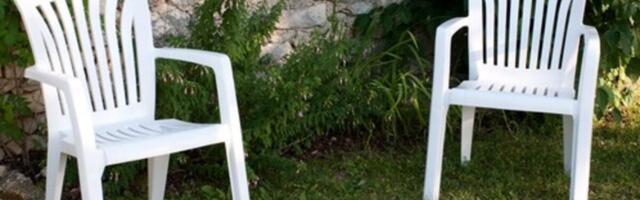 Evo kako da vam plastične, bele stolice izgledaju kao da ste ih sad kupili u radnji: Prljavština se topi kao vosak!
