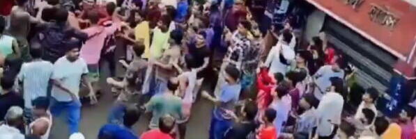 UŽAS U INDIJI: Razjarena rulja linčovala muškarca zbog silovanja i ubistva devojčice (11)! (VIDEO, FOTO)