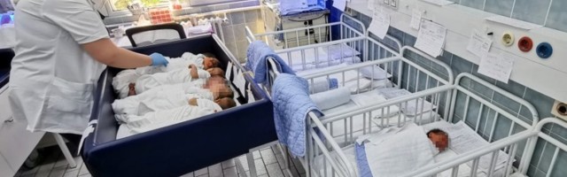 LEPE VESTI IZ NOVOSADSKOG PORODILIŠTA: Za dan rođeno 28 beba, među njima i par blizanaca - brat i sestra