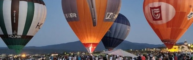 JUBILARNI FESTIVAL BALONA OBORIO SVE REKORDE! Pored Bagdale posetioci kao nikad pre uživali u parku za decu Šarengrad/FOTO/