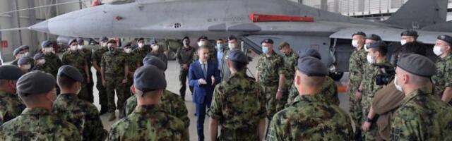 Nepokolebljivi heroji, patriote i profesionalci, zaslužili su ovo! Vojnici, podoficiri i oficiri Vojske Srbije danas primaju uvećanu platu!