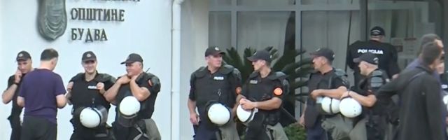 Црногорска полиција ухапсила градоначелника Будве и десетине грађана