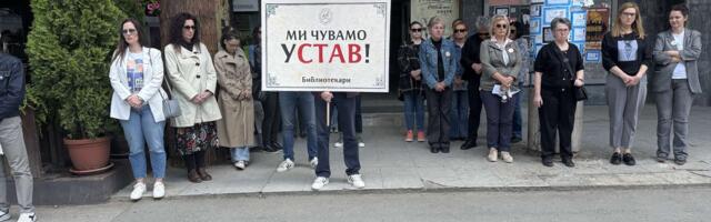 Kragujevački bibliotekari: Već dva meseca, svakog petka, kao stene ispred Biblioteke (VIDEO)