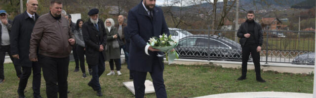 Ministar Zukorlić položio ljiljane na spomen-obilježje u Sjeverinu