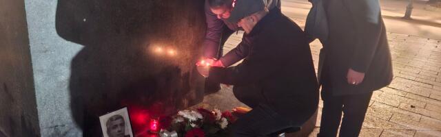 Novosadska opozicija odala poštu Oliveru Ivanoviću na godišnjicu njegovog ubistva