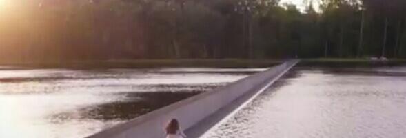 Vožnja bicikla kroz vodu: Meditacija u pokretu, na jednoj od najfotografisanijih staza (VIDEO)