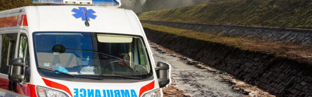 IVICA IZVUKAO VOZAČA IZ AUTA KOJI JE SLETEO U REKU: Šok snimak, video da se sprema zlo, a onda skočio u pomoć