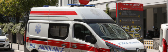 Deda traktorom pregazio bebu u dvorištu: Horor kod Grocke, unuku se bore za život