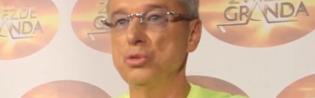SAŠA POPOVIĆ POVUKAO ŠOK POTEZ USRED EMISIJE! Gledaoci iznenađeni - evo šta im je POKAZAO /FOTO/