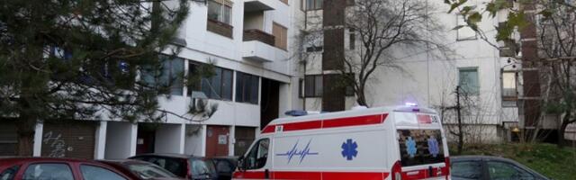 Mladić i devojka pali sa motora, voze ih u Urgentni