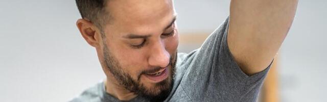 7 načina da uklonite fleke od dezodoransa sa odeće