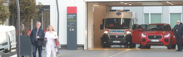 Hteo da dohvati loptu, pa pao s drveta i teško se povredio