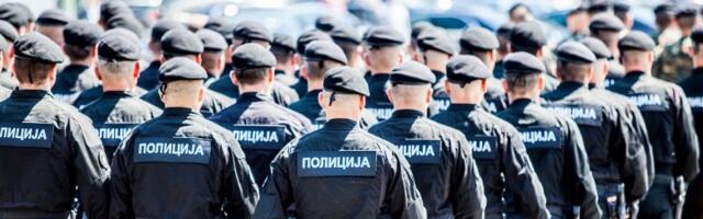 OTKRIVAMO: MUP mora da vrati na posao policajce koji su dobili otkaz nakon što su osuđeni na uslovne kazne zbog krivičnih dela!