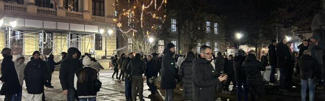 Skup podrške profesorki Kleut i Filozofskom u Novom Sadu na Đačkom trgu u Kragujevcu (BLOG) – VIDEO