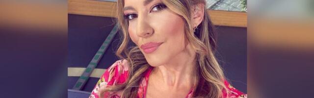 RAZVELA SE PA OBUKLA MINIĆ! Voditeljka pokazala koliko joj prija život bez muškarca: Pokazala obline, prava je BOMBA