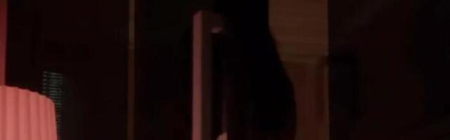 SKROZ JE GOLA? Tein snimak iz SAUNE doveo do TAČKE USIJANJA - ljudi se ubiše da vide DA LI NA NJOJ...