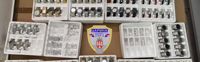 VELIKA ZAPLENA SATOVA I NAKITA NA HORGOŠU: Sprečeno krijumčarenje robe u vrednosti od 10.000 evra - evo gde ih je sakrio u autobusu