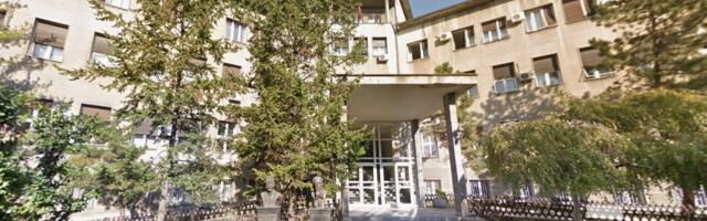 Incidenti nakon izbora za Studentski parlament na Medicinskom fakultetu: Policija sinoć razbila prozor i upala u Dekanat