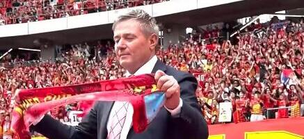 PIKSI IZAŠAO PRED PUNE TRIBINE I DOBIO OVACIJE! Scene za pamćenje! Pogledajte kako su navijači pozdravili bivšeg selektora Srbije