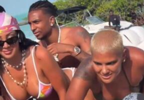 OLISE ZABORAVIO DA GA KAMERA SNIMA! Kada je video kako devojka "meša", nije mogao da odoli! Snimak zapalio mreže! (VIDEO)