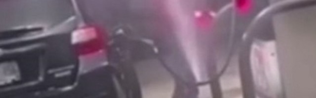 Strašna scena na benzinskoj pumpi (FOTO)