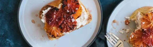 Tost sa pečenim citrusima i rikota sirom