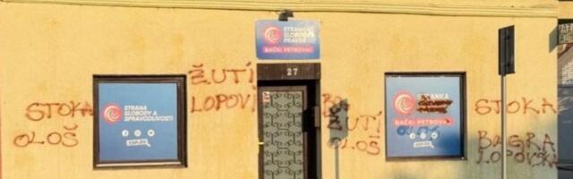 Uvredljivi grafiti na prostorijama SSP u Bačkom Petrovcu
