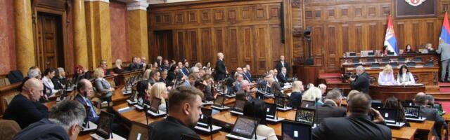 Blokaderi neće da rade, ali uzimaju plate i uz to traže da im građani pokrivaju i troškove stana u Beogradu