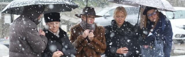 Suze na Šabanovom grobu: Porodica i prijatelji obeležili godišnjicu smrti kralja narodne muzike (FOTO)