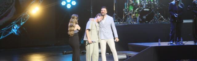 POZNATI UVELIČALI KONCERT JAKOVA JOZINOVIĆA: Jelena Tomašević i Ivan Bosiljčić ZASENILI PERFORMANSOM, pevač prvi put o TRUDNOJ VERENICI (VIDEO)