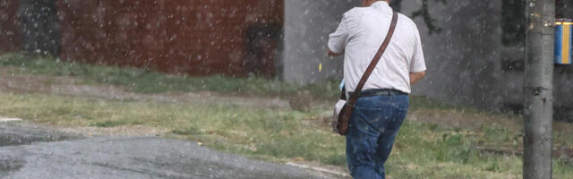 Kiša već pljušti u ovom delu Srbije! Beograd je sledeći na udaru, stiže oluja sa grmljavinom, ne izlazite iz kuće