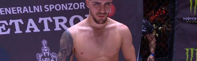 Marko Bojković dobio Poljaka odlukom sudija, publika u Areni mu opet zviždala: Srbin dominantan protiv Pjotra