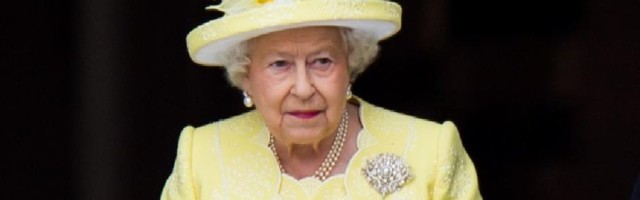 Kraljica Elizabeta i princ Filip primili vakcinu