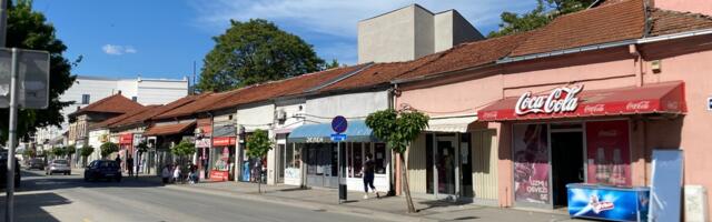 Biciklista povređen u udesu sa taksi vozilom na raskrsnici kod Niške ulice