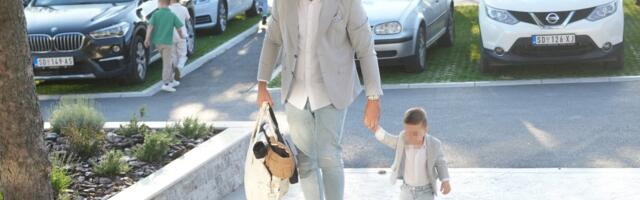 Gledaj tatu, biraj sina -pevač i njegov naslednik se obukli isto od glave do pete (FOTO)