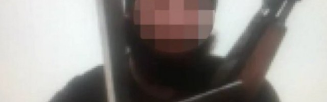 POZIRAO S PUŠKOM I MAČETOM PA KRENUO U KRVAVI PIR! Policija ispituje da li je ovo jedan od terorista koji su napali u Beču!