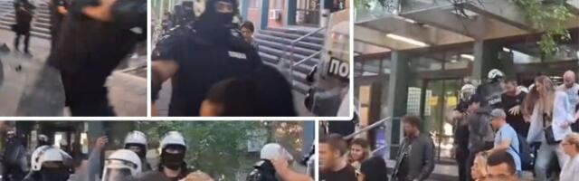 Policija napala novinare u NS, udarala ih štitovima (VIDEO)