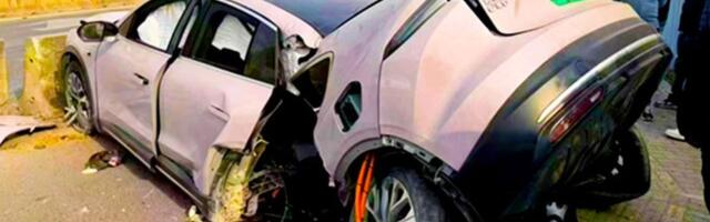 Kineski električni automobil se prepolovio u bizarnoj nesreći: Nio EC6 je ozbiljno oštećen, ali se nije zapalio /VIDEO/