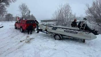 "Bezbednost nema vremenske uslove" Policija i vatrogasci-spasioci na terenu - pomažu građanima i uklanjaju sneg uprkos lošem vremenu (FOTO)